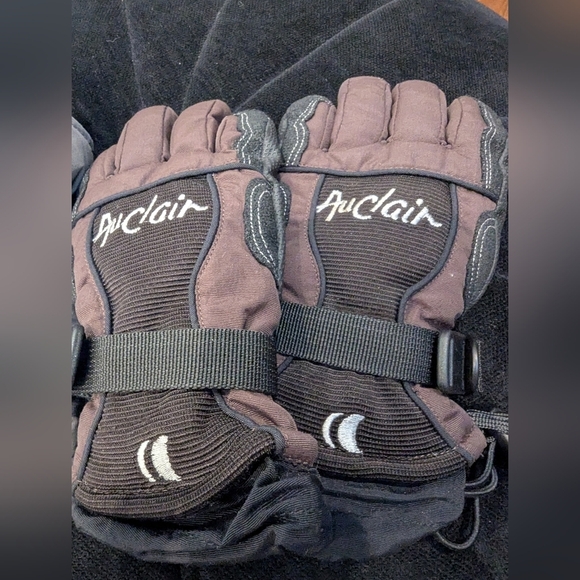 Winter Gloves 2 pairs Gray Gordini & Au Clair Black NWOT Size Jr S (7) - Picture 3 of 14